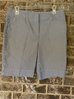 Jones NY  Stretch Bermuda Shorts White/Black Sz 10P seersucker